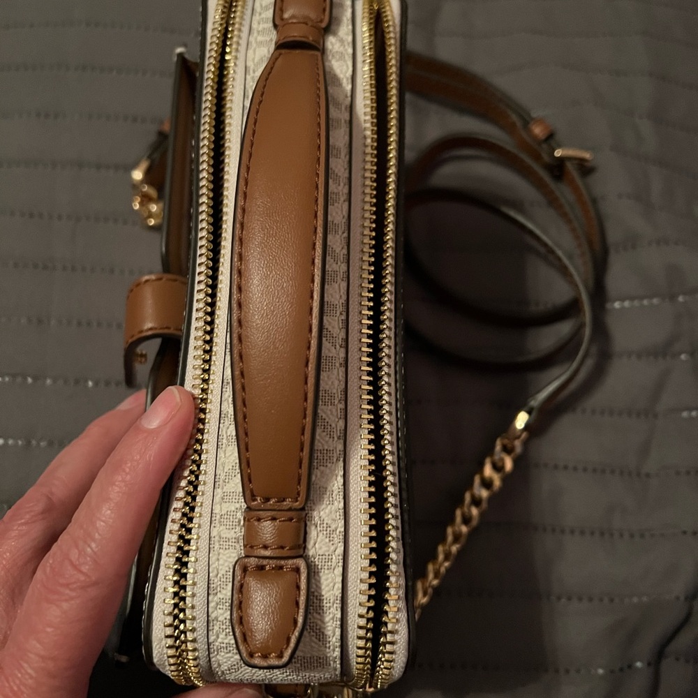 Michael Kors crossbody - Picture 2 of 7